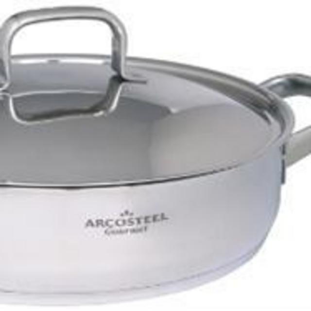 Large fry pan with lid