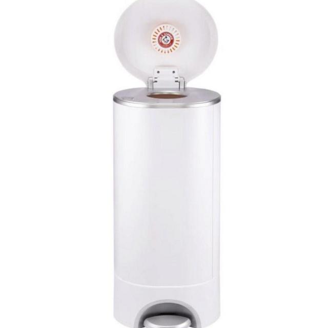 Munchkin STEP Diaper Pail, Powered by Arm & Hammer