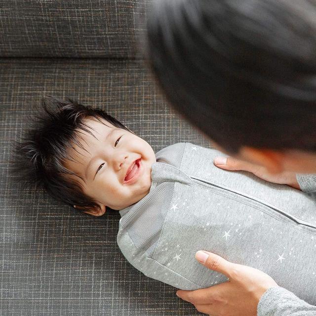 Happiest Baby Organic Cotton Swaddle in Graphite Stars