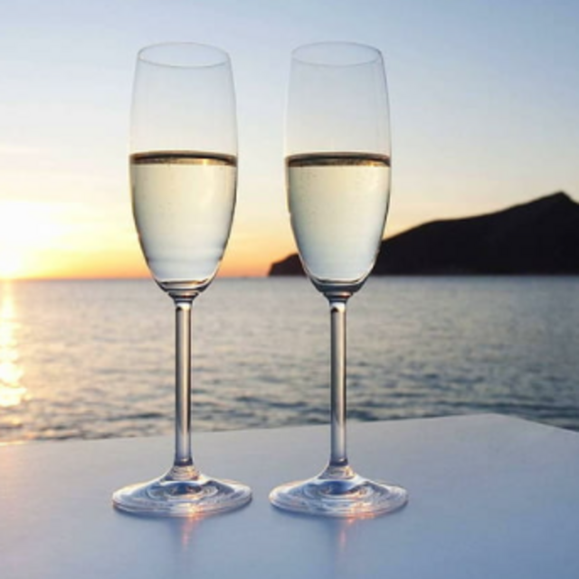 Welcome to Fiji Champagne Toast!