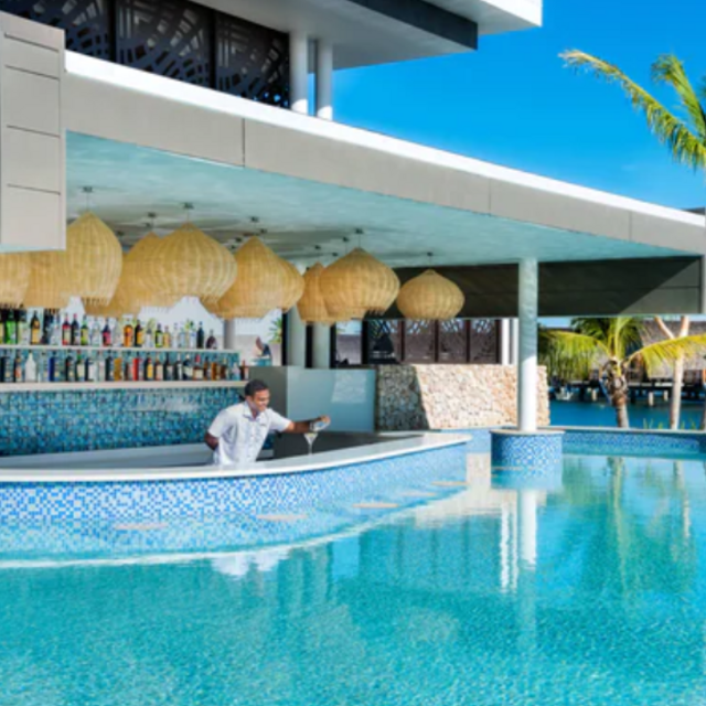 Burgers & Beers at the Swim Up Bar