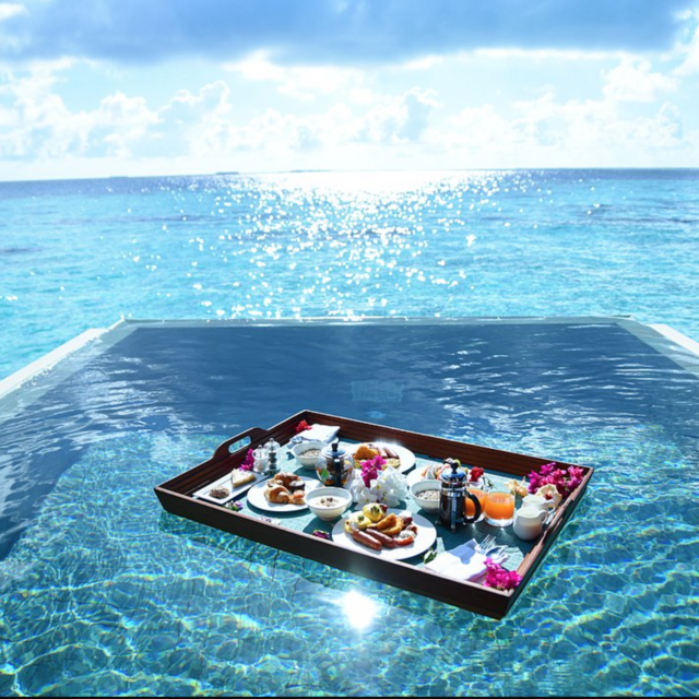 Floating Breakfast in the Madlives