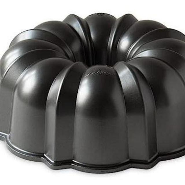 Nordic Ware Pro Cast Original Bundt Pan, 12 Cup, Grey