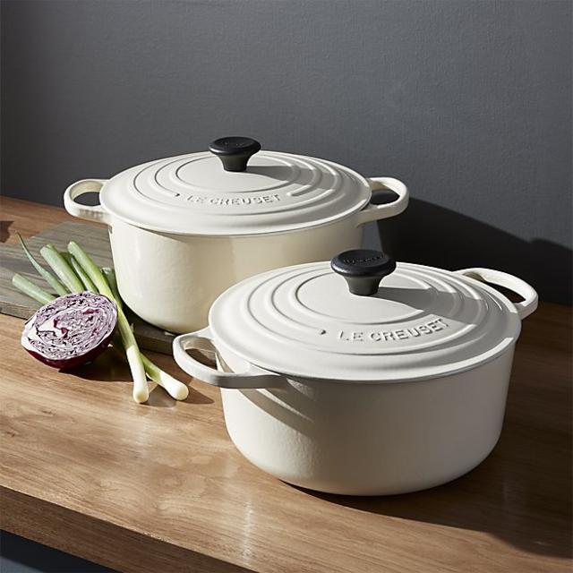 Le Creuset ® Signature Round Cream French Oven with Lid 7.25 qt.