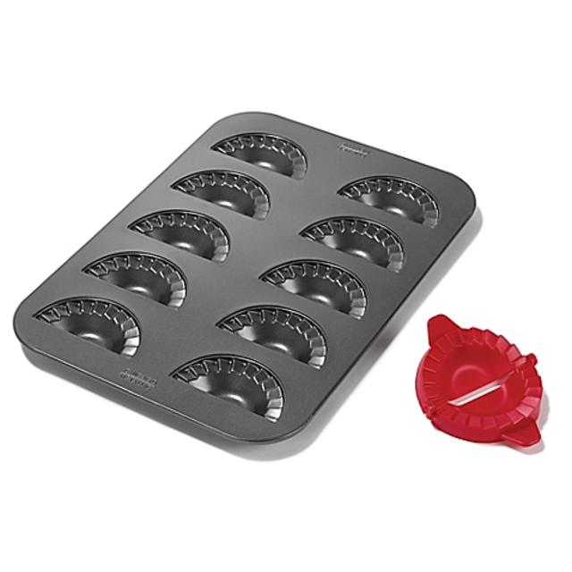 Chicago Metallic™ Empanada Pan Set