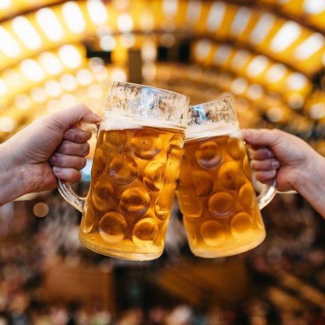 Zwei Bier, Bitte!