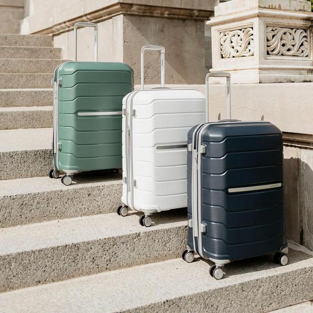 Freeform 21" Carry-on Spinner, 2x