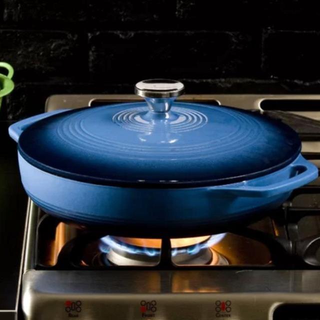 Lodge 3.6 qt. Cast Iron Round Braiser with Lid