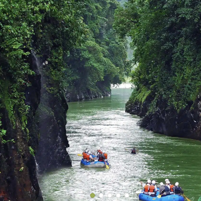 Honeymoon - Rafting on Pacuare River