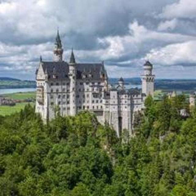 Tour of Neuschwanstein Castle