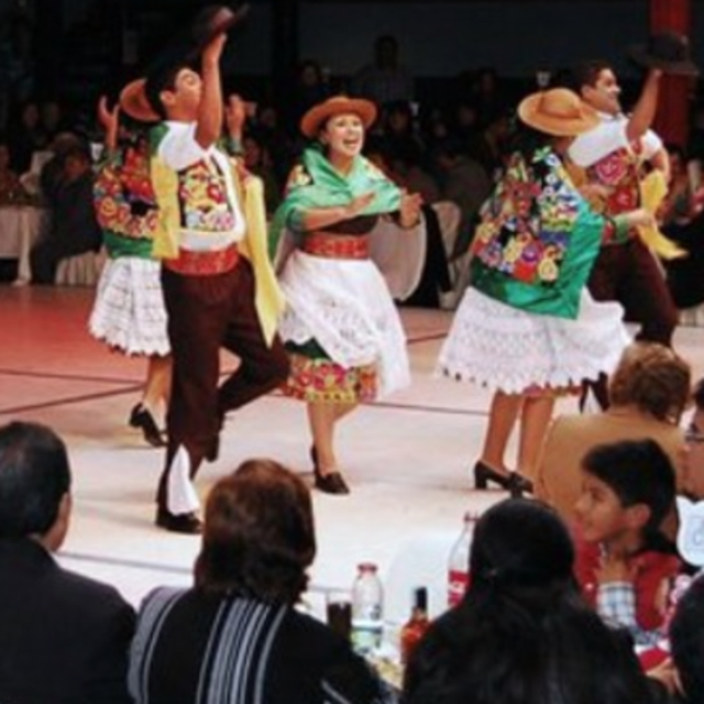 Peruvian Folklore at Lima's Brisas del Titicaca