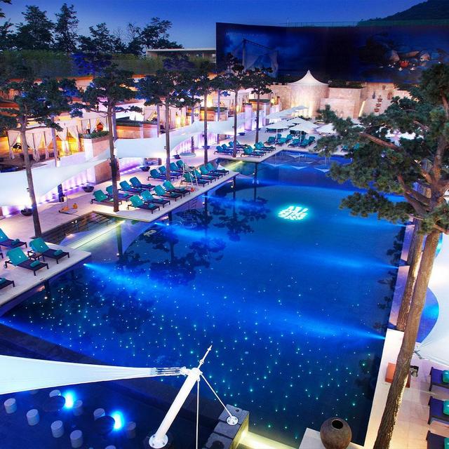 2 Night stay at the Banyan Tree Club and Spa