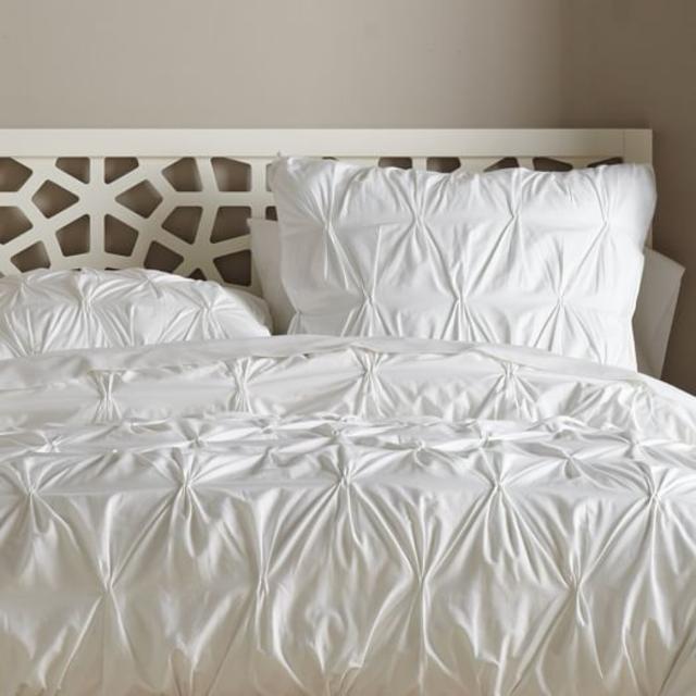 Organic Cotton Pintuck Duvet Cover + 2 Shams white