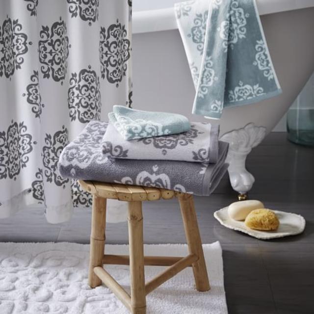 Scroll Medallion Jacquard Towels