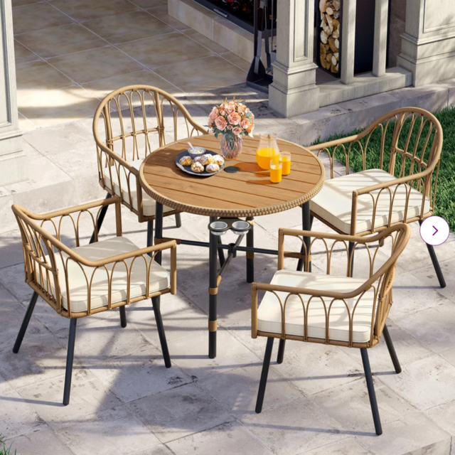 Feingold Round 4-Person Outdoor Dining Set
