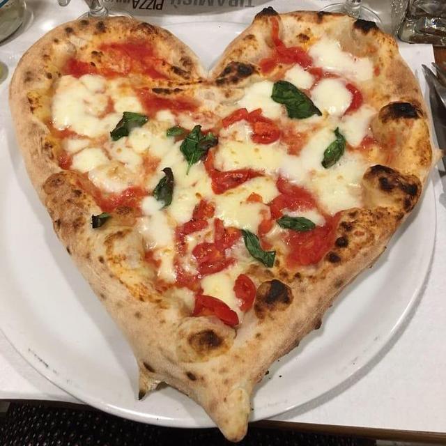 Pizza Date at Les Amourez