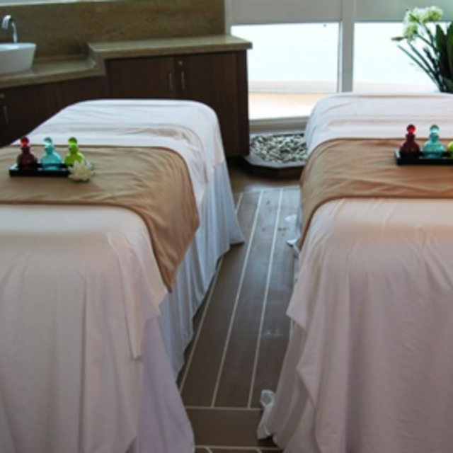 60-Minute Couples Massage on Cruise