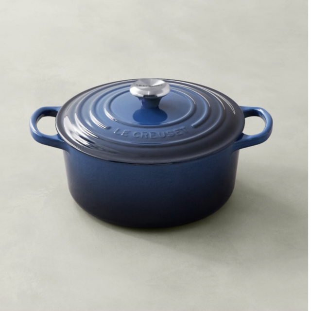 Le Creuset Signature Enameled Cast Iron Round Oven