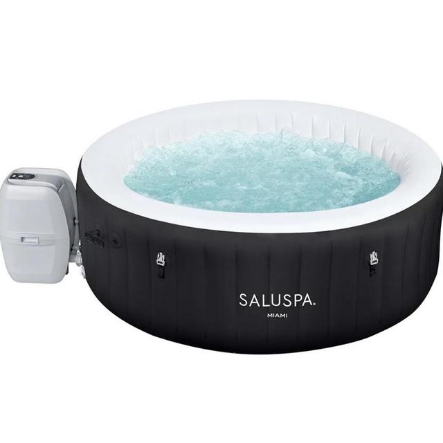 Inflatable hot tub