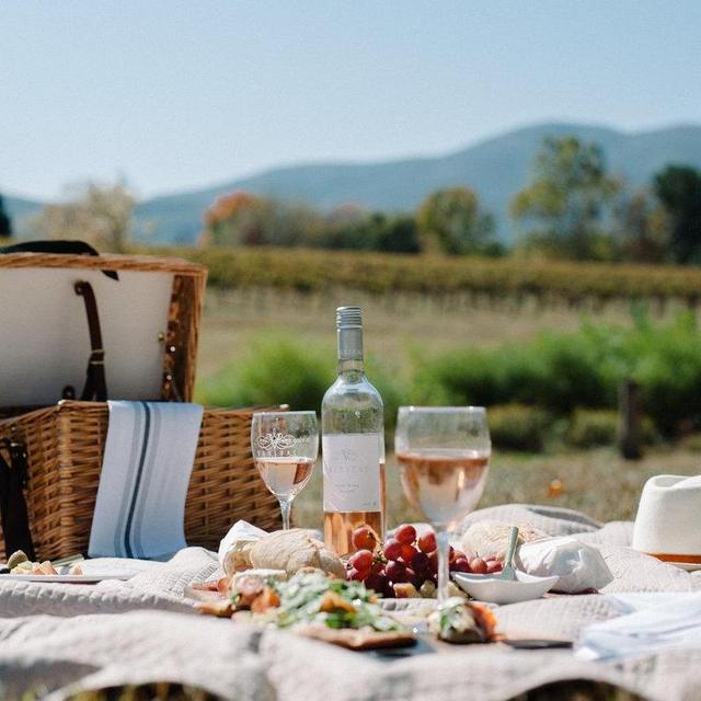 "Minimoon" - Picnic lunch & wine at Veritas Vineyard