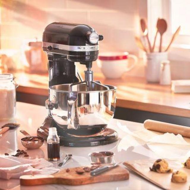 Pro Line® Series 7 Quart Bowl-Lift Stand Mixer