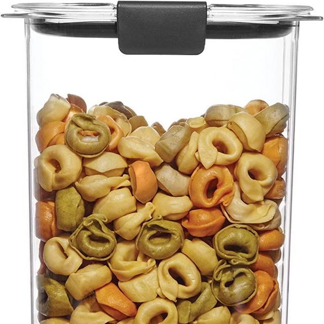 Rubbermaid Container, BPA-Free Plastic, 6.6 Cup Brilliance Pantry Airtight Food Storage, Open Stock