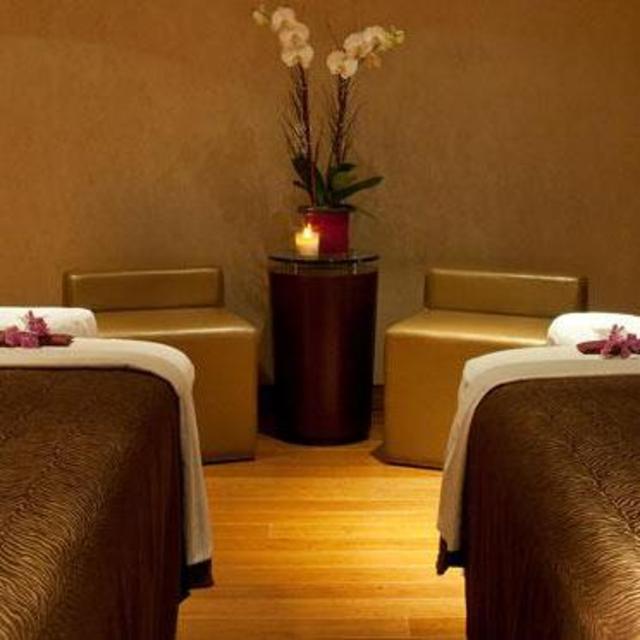 Couples Massage for Honeymoon