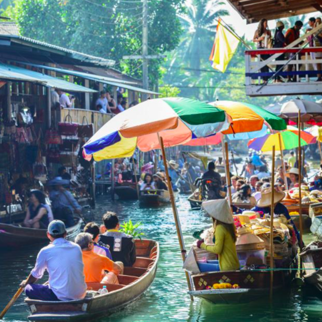 Visit to The Damnoen Saduak Floating Market