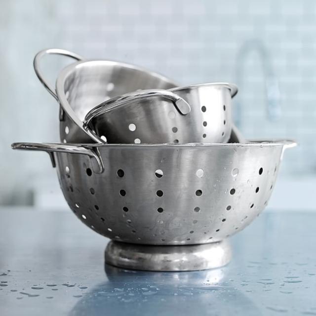 Williams-Sonoma Open Kitchen Stainless-Steel Colanders, Set of 3