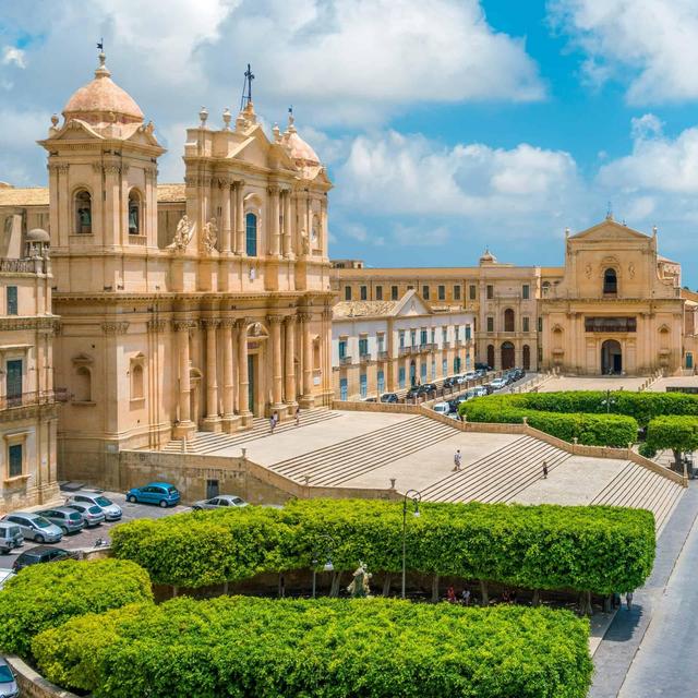 Stay in Noto, Sicily for our Honeymoon