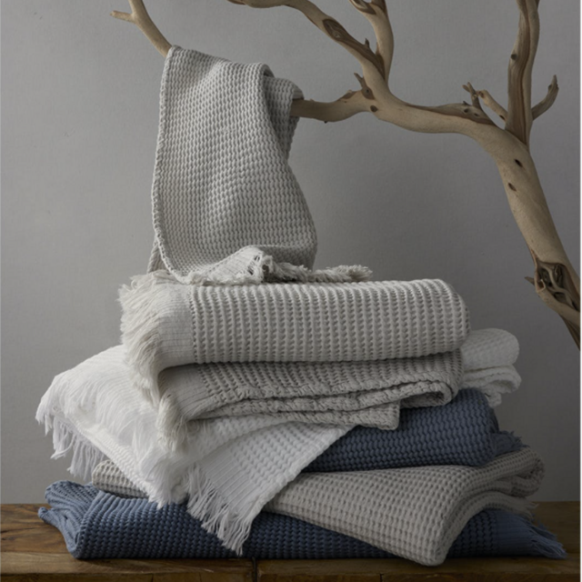 Matouk Kiran Hand Towel