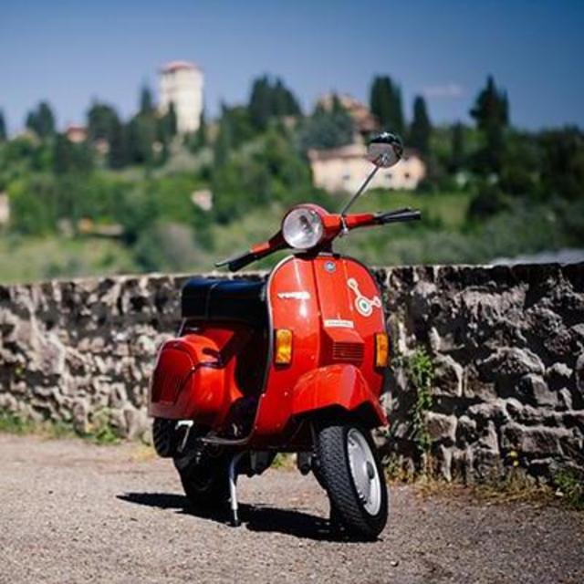Vespas in Tuscany