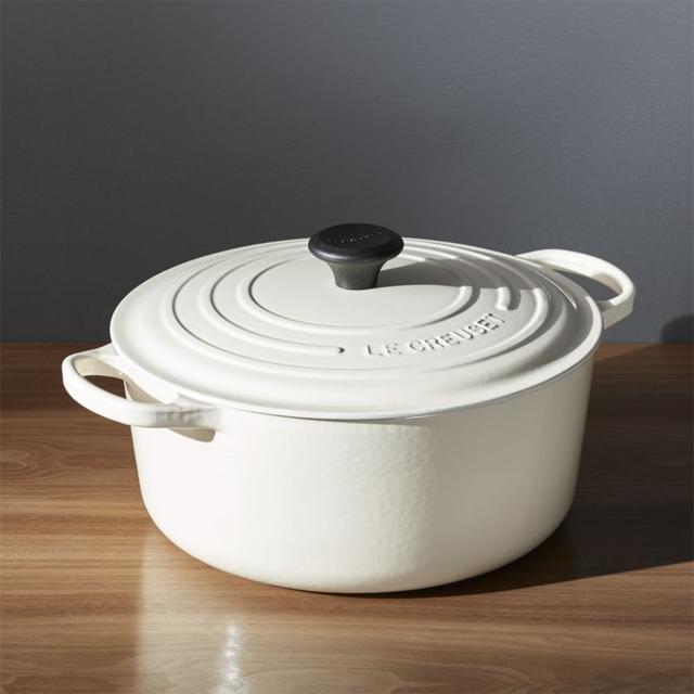 Le Creuset ® Signature 7.25 qt. Round Cream French Oven with Lid