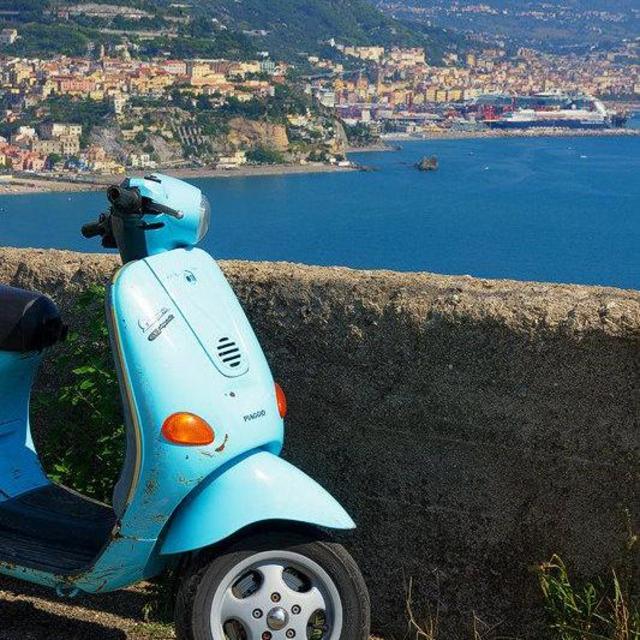 Vespas in Capri