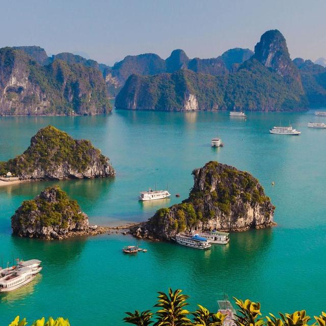 Halong Bay Boat Cruise