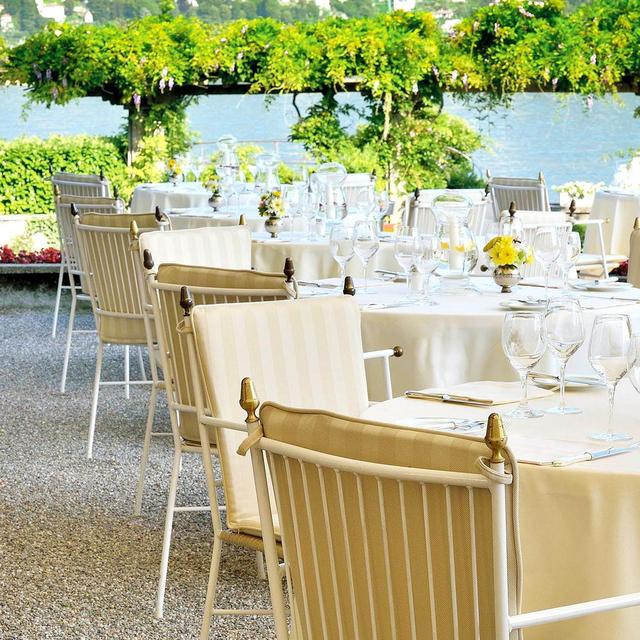 Lakeside lunch at Villa D'Este