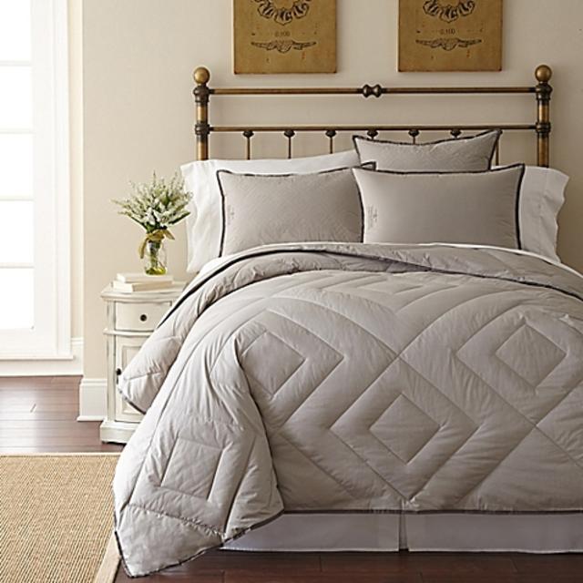 Pendleton® Vintage Wash PrimaLoft® King Comforter in Grey