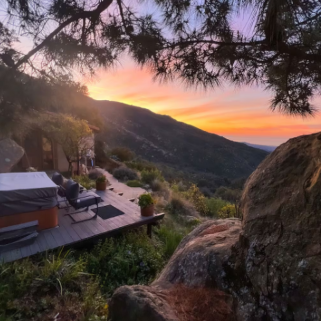 1 Night Stay in Mountain View Home