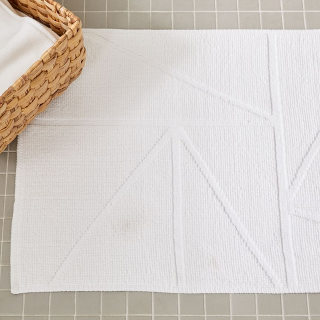 White Organic Triangle Sculpted Bath Mat