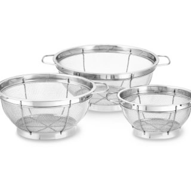Williams-Sonoma Stainless-Steel Mesh Colanders, Set of 3