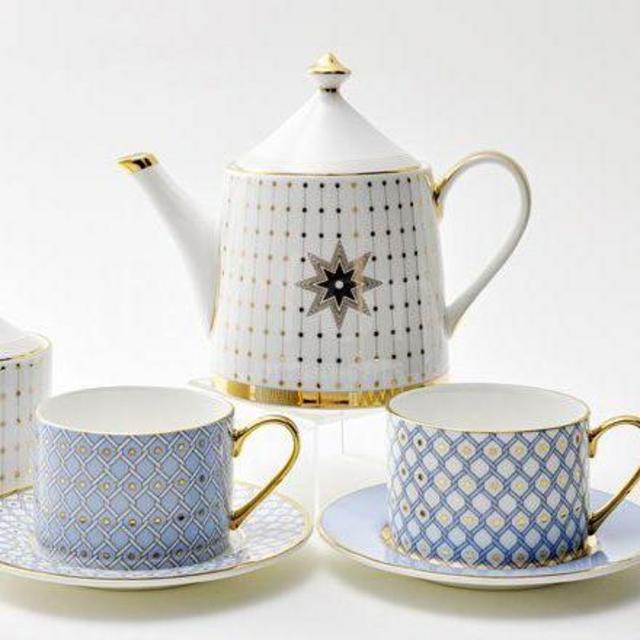 English Porcelain Coffee Mug & Saucer, Set of 4