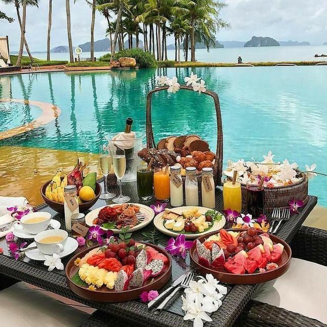 Tropical Resort Brunch