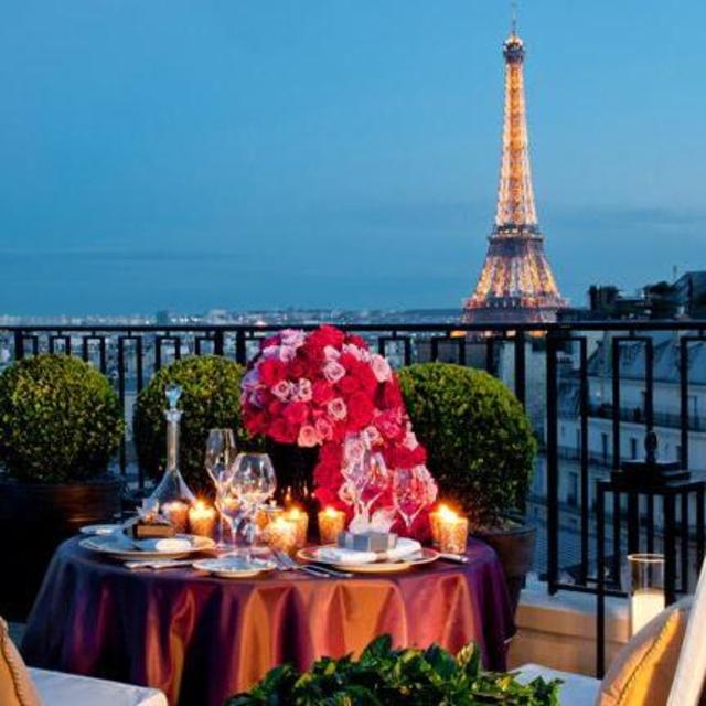 A Romantic Dinner in Paris