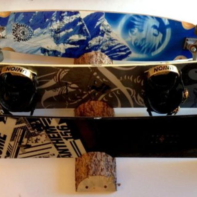 Natural Log Snowboard Skateboard Wall Rack