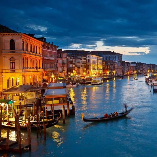 Wines of Veneto Tour and Gondala Ride