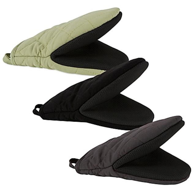 7-Inch Grabber Mini Oven Mitt in Black