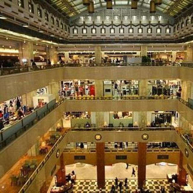 Shopping in Ginza's famous department store: Mitsukoshi Nihonbashi