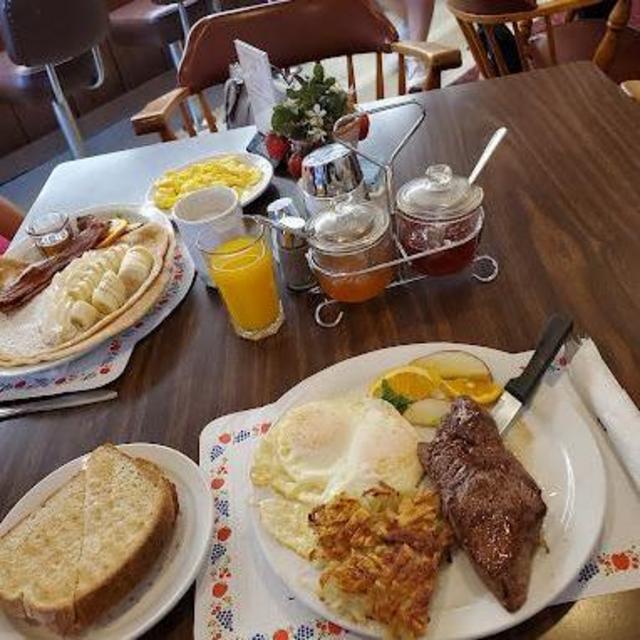 Breakfast in Solvang at Paula's Pancake House