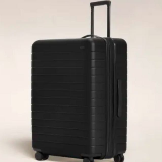 Away - The Large Flex Suitcase
