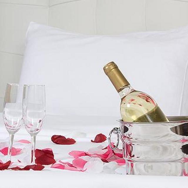Honeymoon Decoration